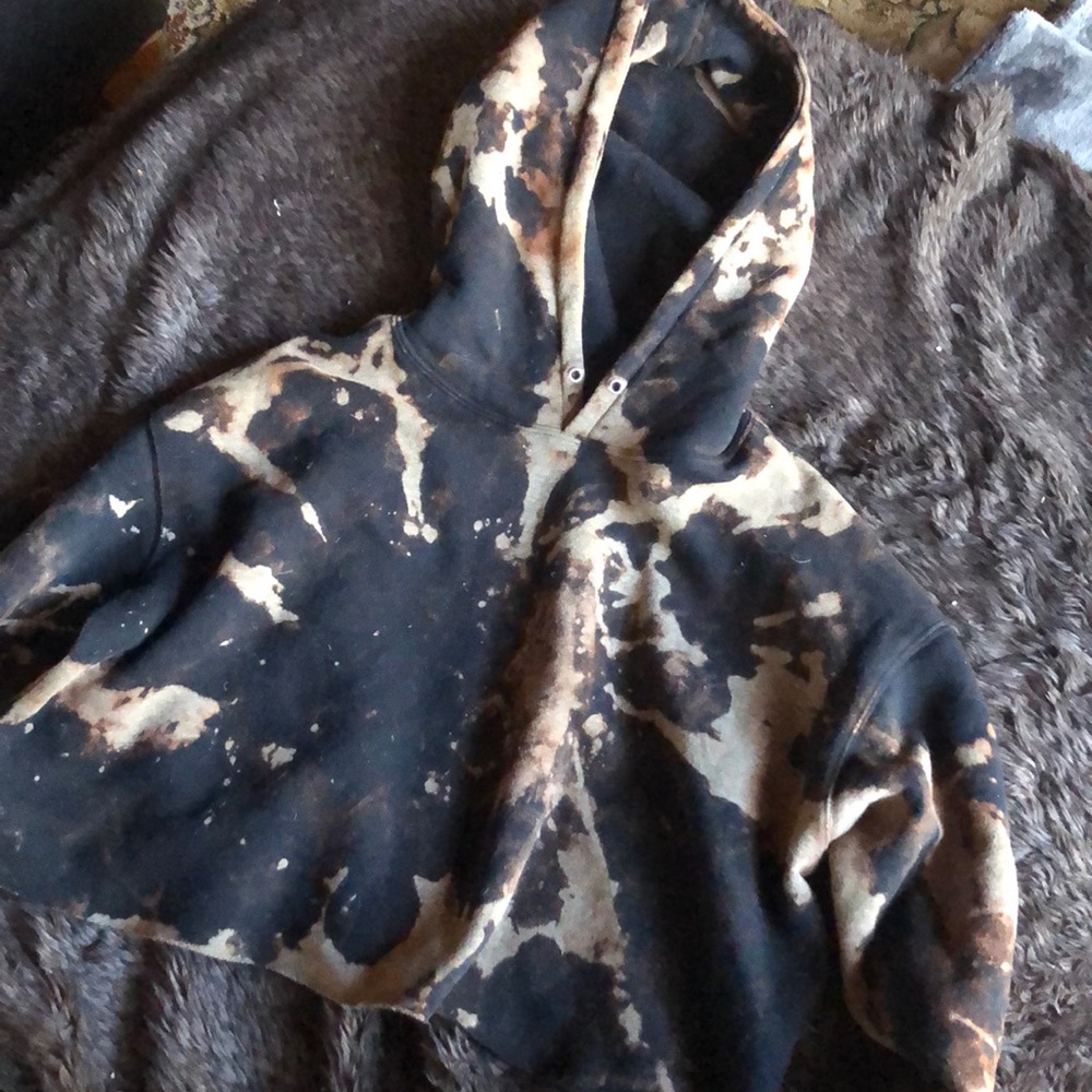 Cropped bleached sweatshirt